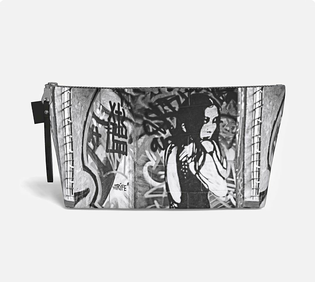 Lioness Essentials Pouch